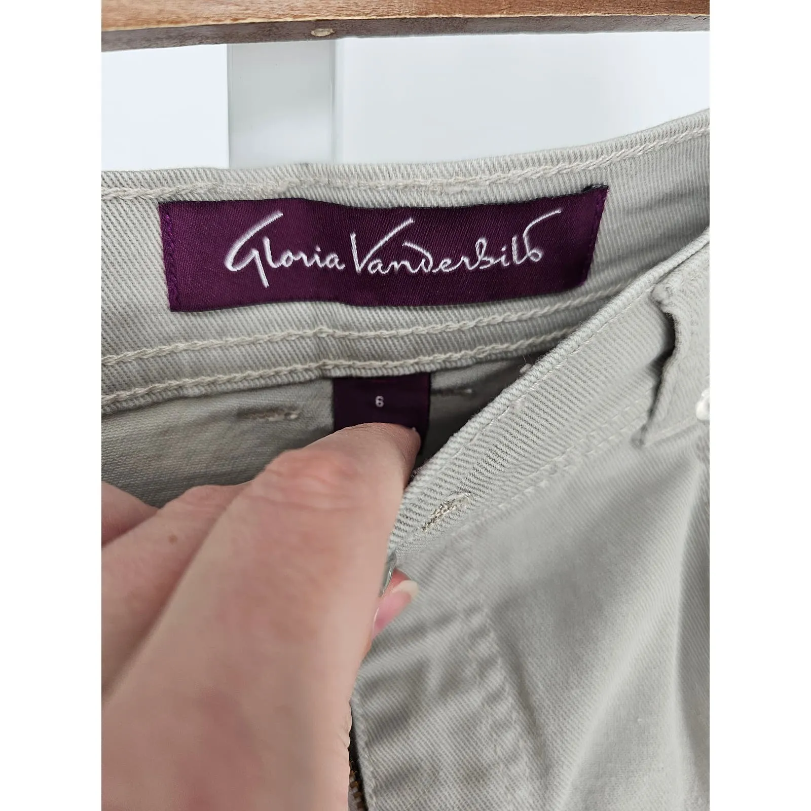 Gloria Vanderbilt Womens Sz 6 Amanda Fit Bermuda Shorts Beige Tan